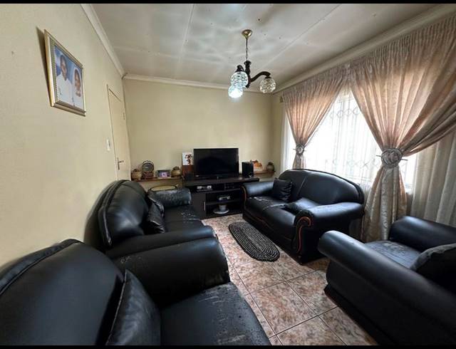 3 BEDROOM HOUSE FOR SALE IN SELCOURT